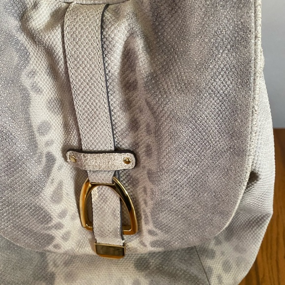 Leather snakeskin print multi-style-convertible backpack to shoulder purse. - Picture 4 of 4
